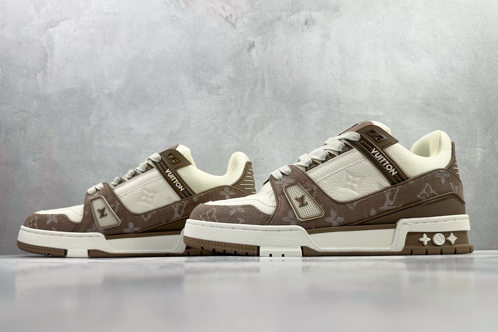 顶级代购品质独立私人订单 LOUIS VUITTON Trainer米棕色 1AJAGZ-Top High Quatity Cheap Sneakers Fashion Clothing Clothes Bags handbags Shoes of all Brand wholesale With The best Quality And Beautiful Price from China Factory Chinese suppliers wholesaler seller 顶级代购品质独立私人订单 LOUIS VUITTON Trainer米棕色 1AJAGZ