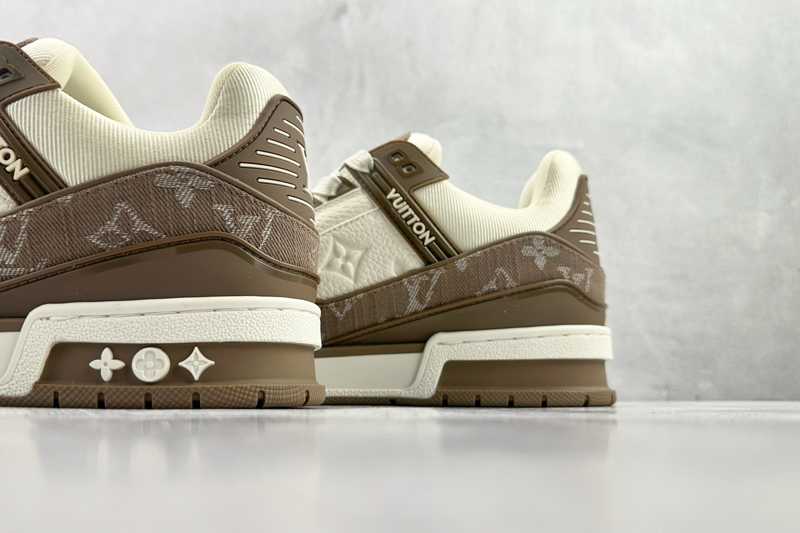 顶级代购品质独立私人订单 LOUIS VUITTON Trainer米棕色 1AJAGZ-Top High Quatity Cheap Sneakers Fashion Clothing Clothes Bags handbags Shoes of all Brand wholesale With The best Quality And Beautiful Price from China Factory Chinese suppliers wholesaler seller 顶级代购品质独立私人订单 LOUIS VUITTON Trainer米棕色 1AJAGZ