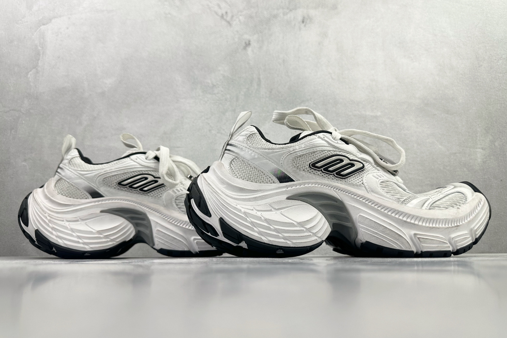 最新外贸批次 Balenciaga巴黎世家 6XL 白黑带扣 815853W6XHW-Top High Quatity Cheap Sneakers Fashion Clothing Clothes Bags handbags Shoes of all Brand wholesale With The best Quality And Beautiful Price from China Factory Chinese suppliers wholesaler seller 最新外贸批次 Balenciaga巴黎世家 6XL 白黑带扣 815853W6XHW