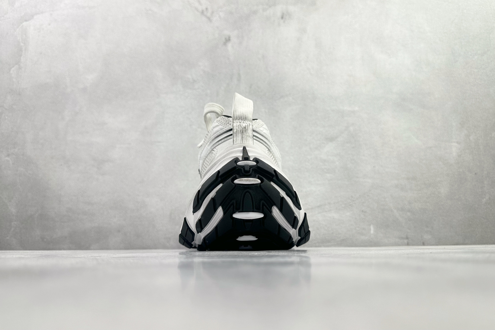 最新外贸批次 Balenciaga巴黎世家 6XL 白黑带扣 815853W6XHW-Top High Quatity Cheap Sneakers Fashion Clothing Clothes Bags handbags Shoes of all Brand wholesale With The best Quality And Beautiful Price from China Factory Chinese suppliers wholesaler seller 最新外贸批次 Balenciaga巴黎世家 6XL 白黑带扣 815853W6XHW