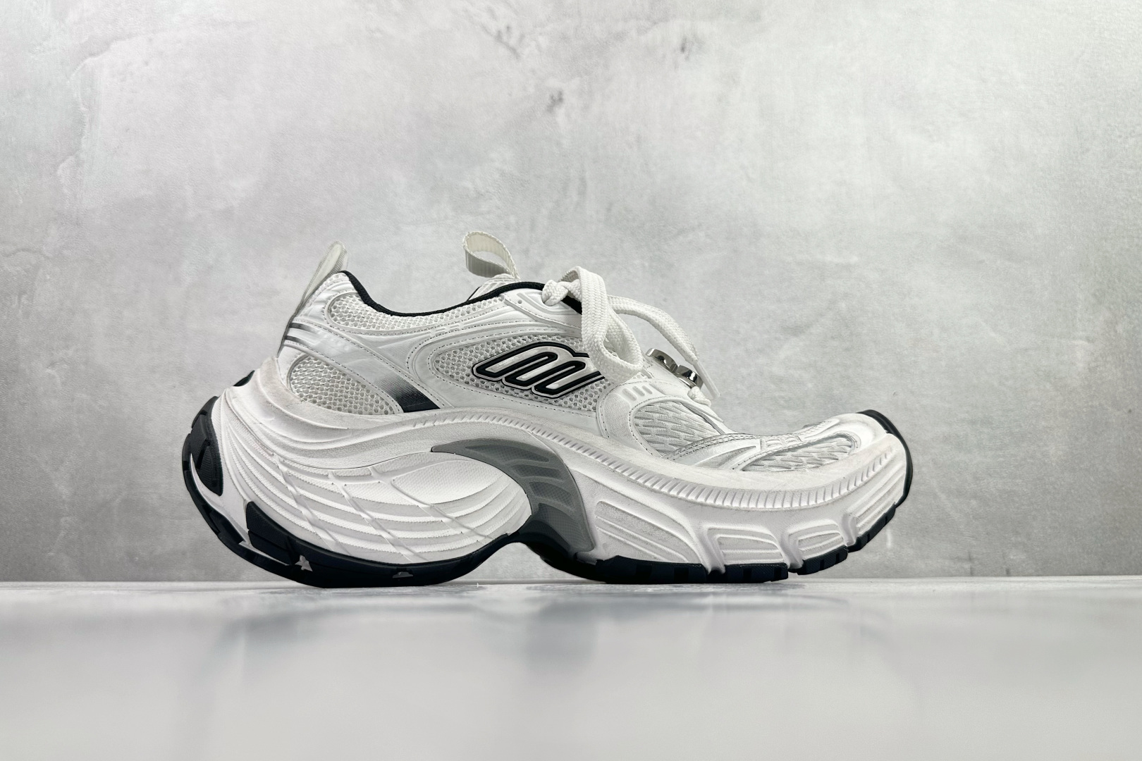 最新外贸批次 Balenciaga巴黎世家 6XL 白黑带扣 815853W6XHW-Top High Quatity Cheap Sneakers Fashion Clothing Clothes Bags handbags Shoes of all Brand wholesale With The best Quality And Beautiful Price from China Factory Chinese suppliers wholesaler seller 最新外贸批次 Balenciaga巴黎世家 6XL 白黑带扣 815853W6XHW