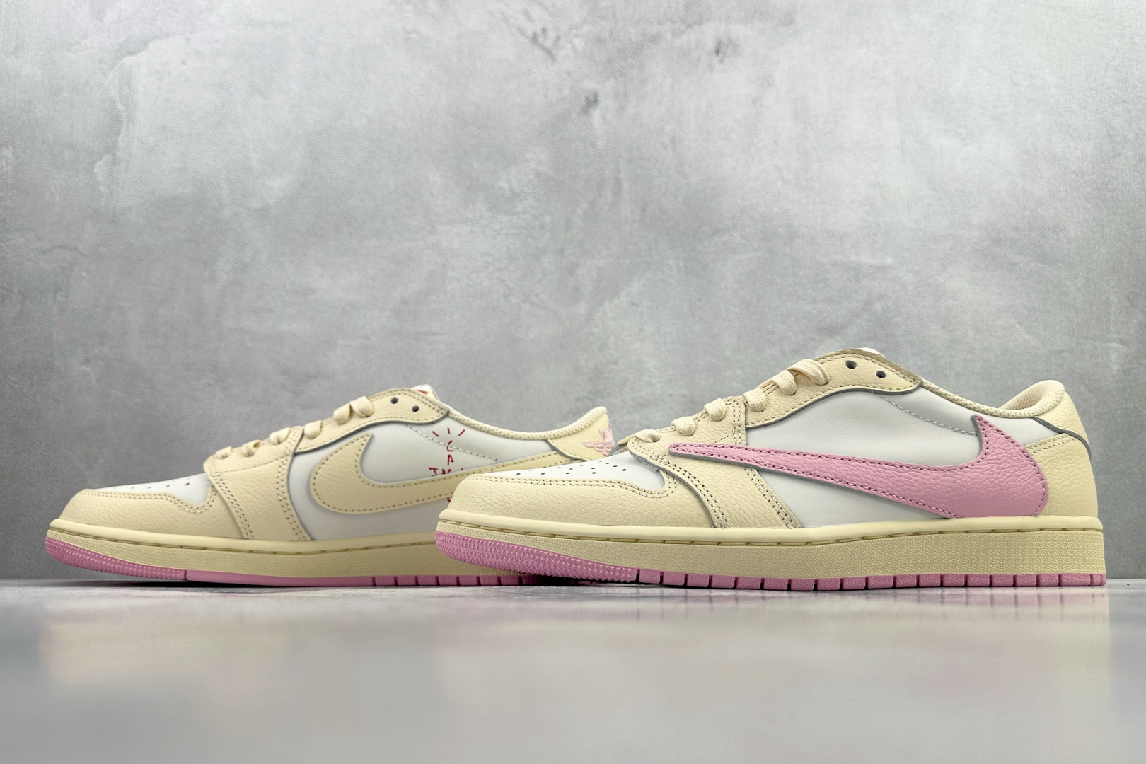外贸指定认可版本 Travis Scott x Jordan Air Jordan 1 倒钩 柔粉色 IQ7604-100-Top High Quatity Cheap Sneakers Fashion Clothing Clothes Bags handbags Shoes of all Brand wholesale With The best Quality And Beautiful Price from China Factory Chinese suppliers wholesaler seller 外贸指定认可版本 Travis Scott x Jordan Air Jordan 1 倒钩 柔粉色 IQ7604-100