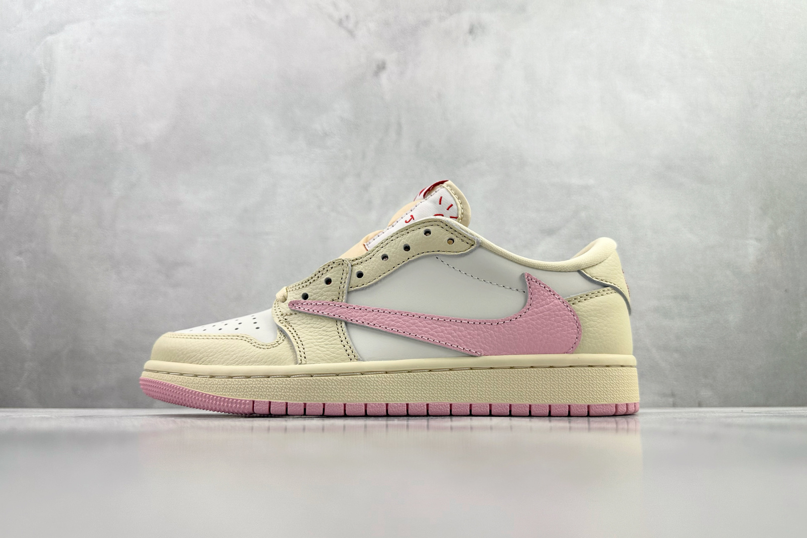 260 Travis Scott x Jordan Air Jordan 1 倒钩 柔粉色 IQ7604-100