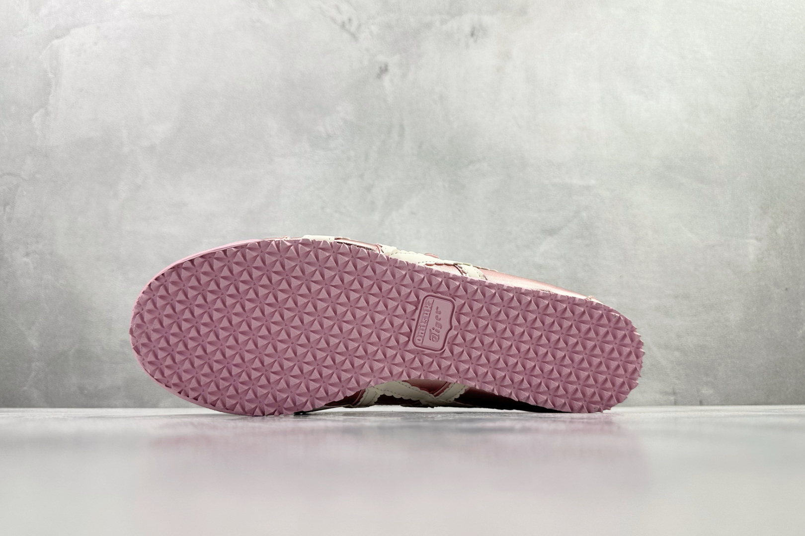 160 渠道特供 Onitsuka Tiger鬼塚虎 MEXICO 66 TGRS 粉色 1182A708-701-Chinese UA Cheap High Quatity Brand Clothes Bags handbags Sneakers wholesale wholesaler seller from China Factory suppliers Fashion Clothing Shoes best Quality Beautiful Price 160 渠道特供 Onitsuka Tiger鬼塚虎 MEXICO 66 TGRS 粉色 1182A708-701