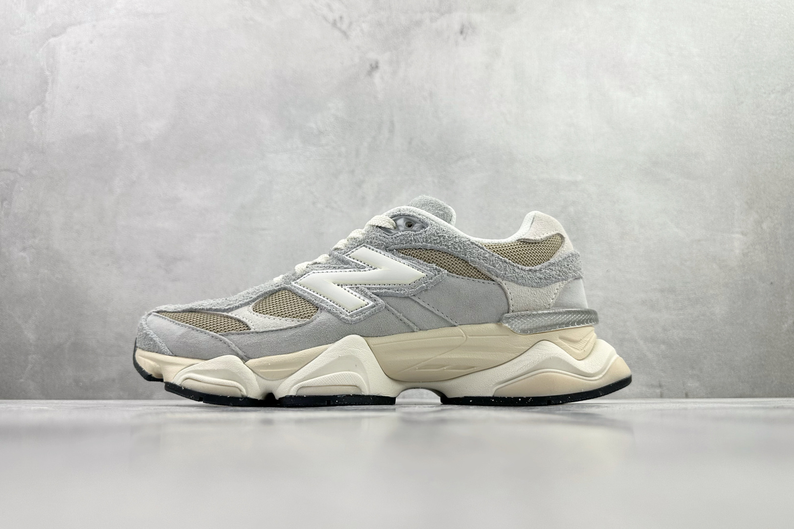 大厂出品 New Balance NB 9060 灰色 U9060440 大厂出品 New Balance NB 9060 灰色 U9060440