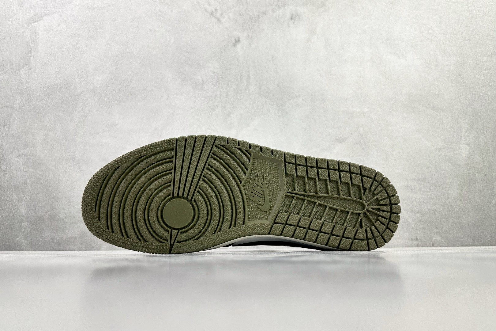 Jordan Air Jordan 1 Retro Low 橄榄绿 HQ6998-200-Top High Quatity Cheap Sneakers Fashion Clothing Clothes Bags handbags Shoes of all Brand wholesale With The best Quality And Beautiful Price from China Factory Chinese suppliers wholesaler seller Jordan Air Jordan 1 Retro Low 橄榄绿 HQ6998-200
