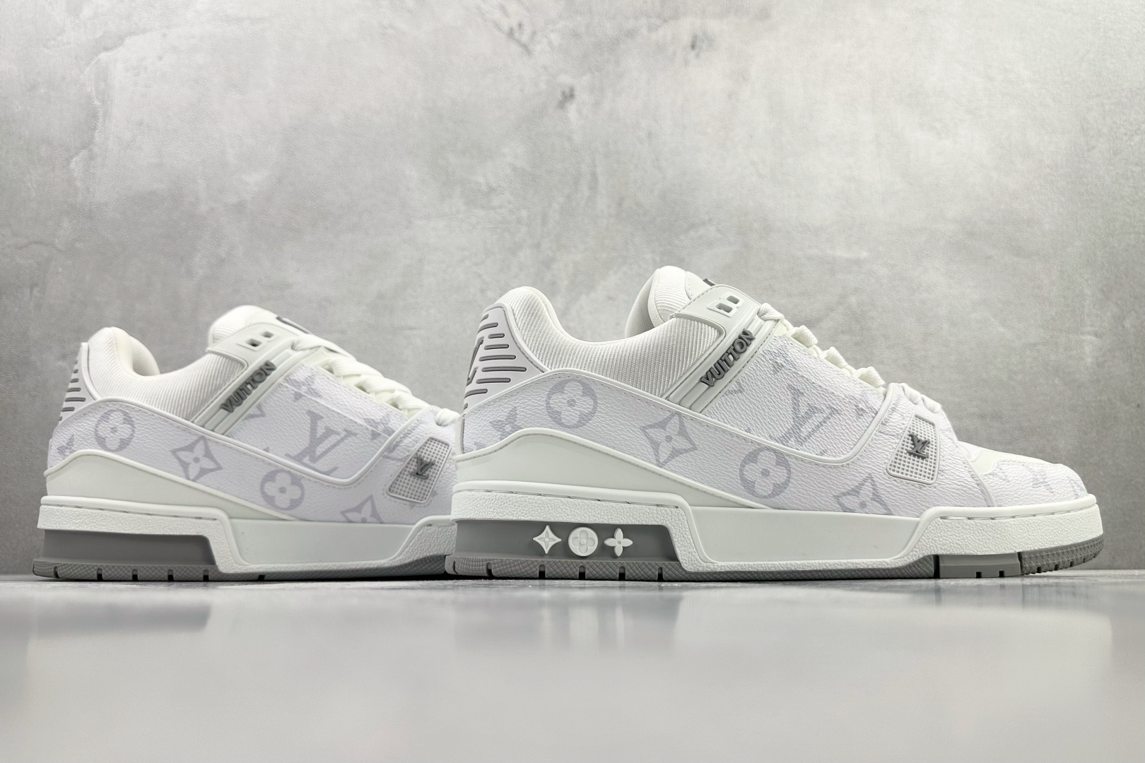 430 顶级代购品质独立私人订单 LOUIS VUITTON Trainer Visionary Journey 首尔限定 小狗吊牌 珍岛犬 白色 1AJAX7-Chinese UA Cheap High Quatity Brand Clothes Bags handbags Sneakers wholesale wholesaler seller from China Factory suppliers Fashion Clothing Shoes best Quality Beautiful Price 430 顶级代购品质独立私人订单 LOUIS VUITTON Trainer Visionary Journey 首尔限定 小狗吊牌 珍岛犬 白色 1AJAX7