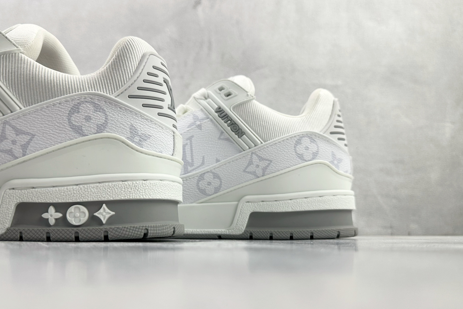 430 顶级代购品质独立私人订单 LOUIS VUITTON Trainer Visionary Journey 首尔限定 小狗吊牌 珍岛犬 白色 1AJAX7-Chinese UA Cheap High Quatity Brand Clothes Bags handbags Sneakers wholesale wholesaler seller from China Factory suppliers Fashion Clothing Shoes best Quality Beautiful Price 430 顶级代购品质独立私人订单 LOUIS VUITTON Trainer Visionary Journey 首尔限定 小狗吊牌 珍岛犬 白色 1AJAX7