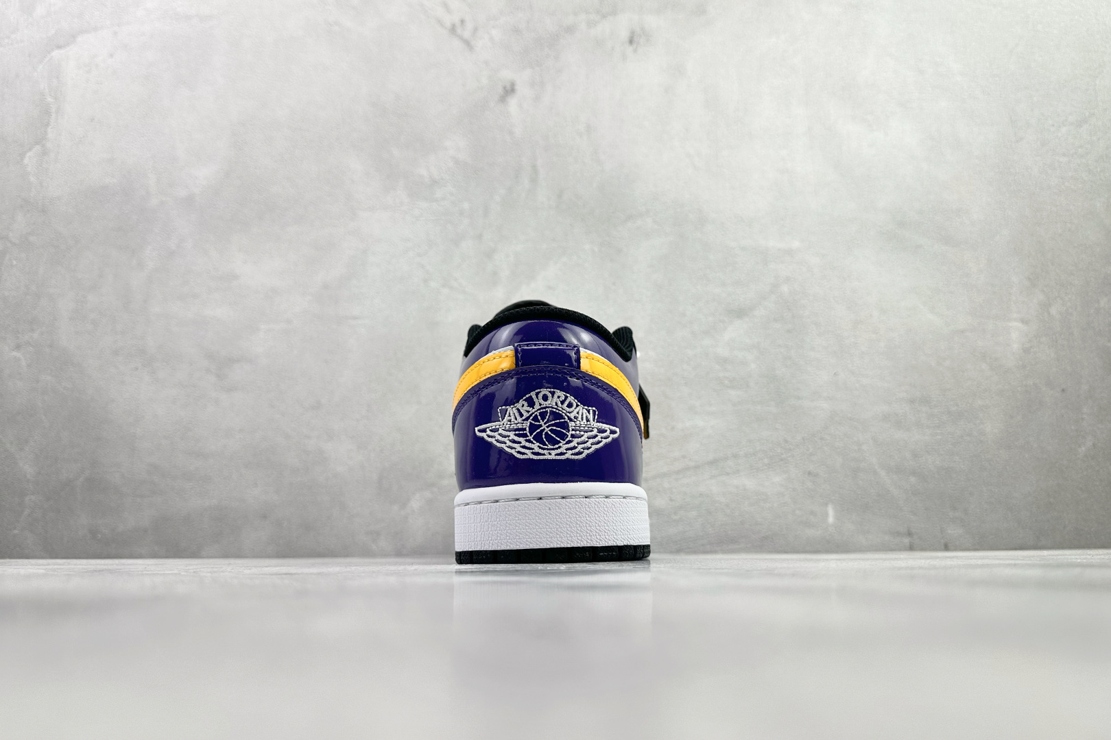 Jordan Air Jordan 1 SE 紫色 IQ9389-547-Top High Quatity Cheap Sneakers Fashion Clothing Clothes Bags handbags Shoes of all Brand wholesale With The best Quality And Beautiful Price from China Factory Chinese suppliers wholesaler seller Jordan Air Jordan 1 SE 紫色 IQ9389-547