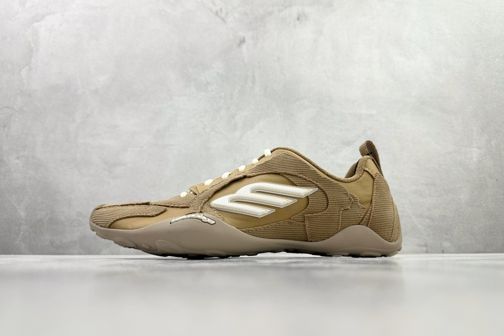 300 最新外贸批次 Balenciaga巴黎世家 Monday Ultra 米色 853505WMNDI