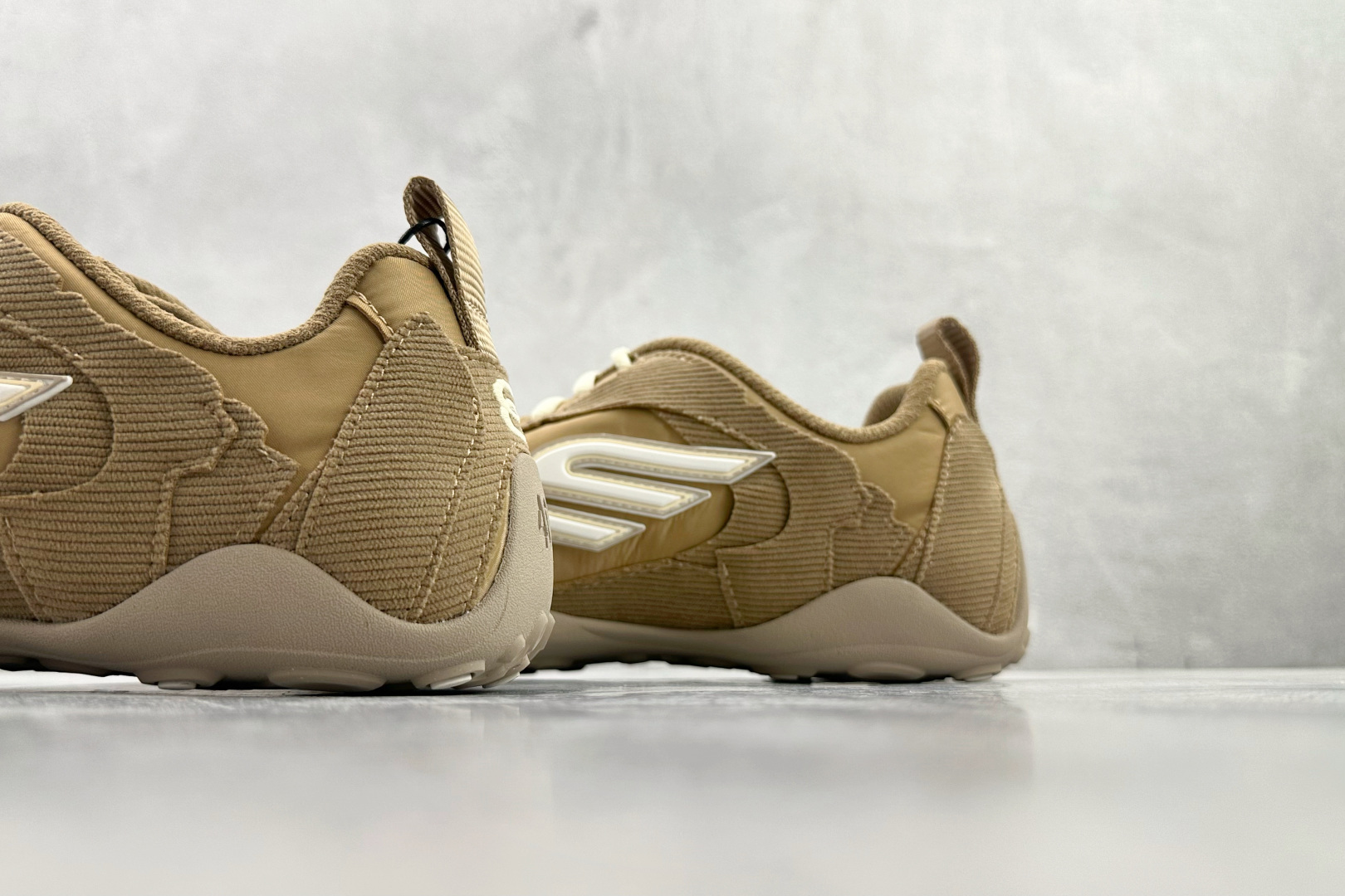 300 最新外贸批次 Balenciaga巴黎世家 Monday Ultra 米色 853505WMNDI