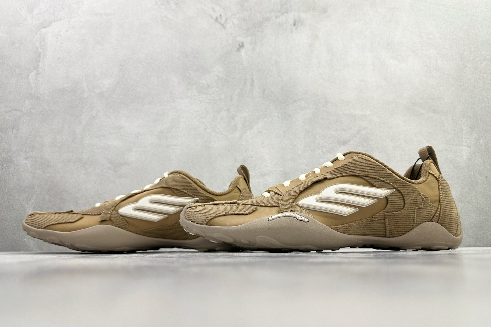300 最新外贸批次 Balenciaga巴黎世家 Monday Ultra 米色 853505WMNDI