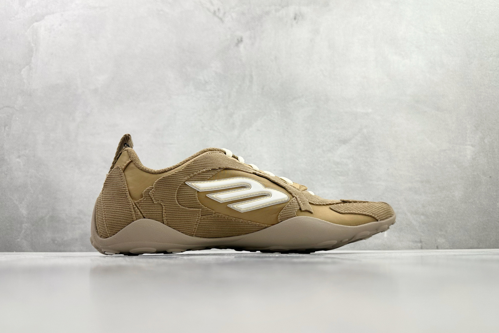 300 最新外贸批次 Balenciaga巴黎世家 Monday Ultra 米色 853505WMNDI