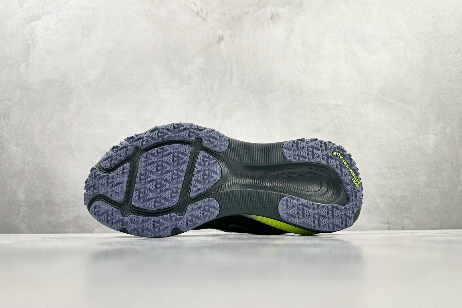 200 东南亚订单 Nike Vomero 18 GORE-TEX 海藻绿 HQ7001-300