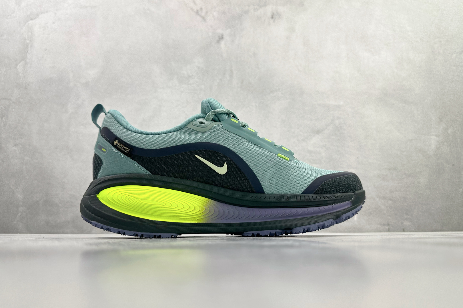 200 东南亚订单 Nike Vomero 18 GORE-TEX 海藻绿 HQ7001-300