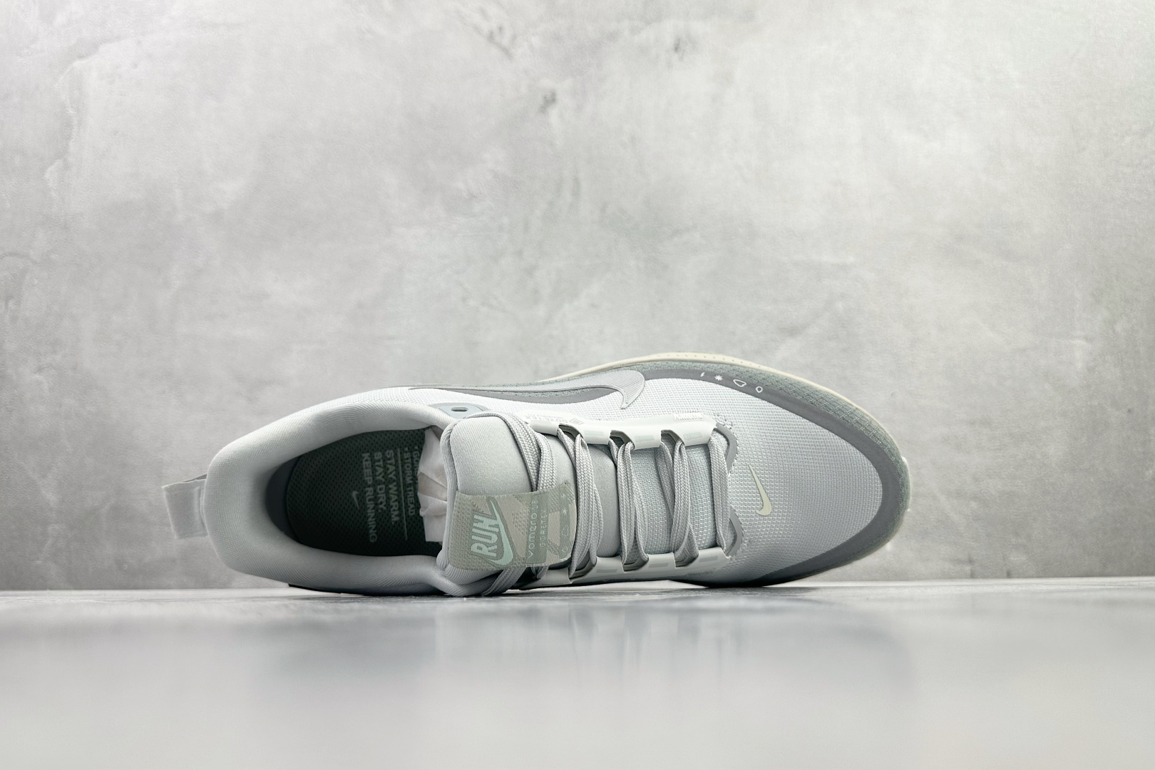 东南亚订单 Nike Vomero 18 GORE-TEX 浅灰色 HQ7001-003