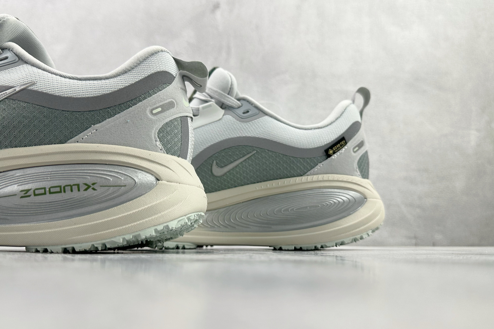 东南亚订单 Nike Vomero 18 GORE-TEX 浅灰色 HQ7001-003