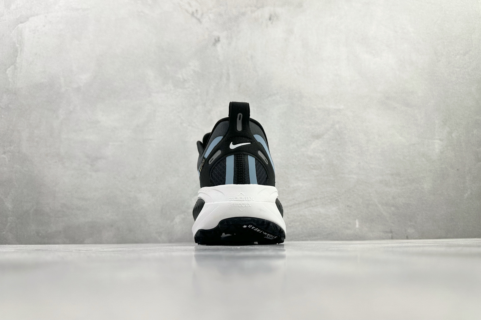 东南亚订单 Nike Vomero 18 GORE-TEX 墨绿 HQ7002-002