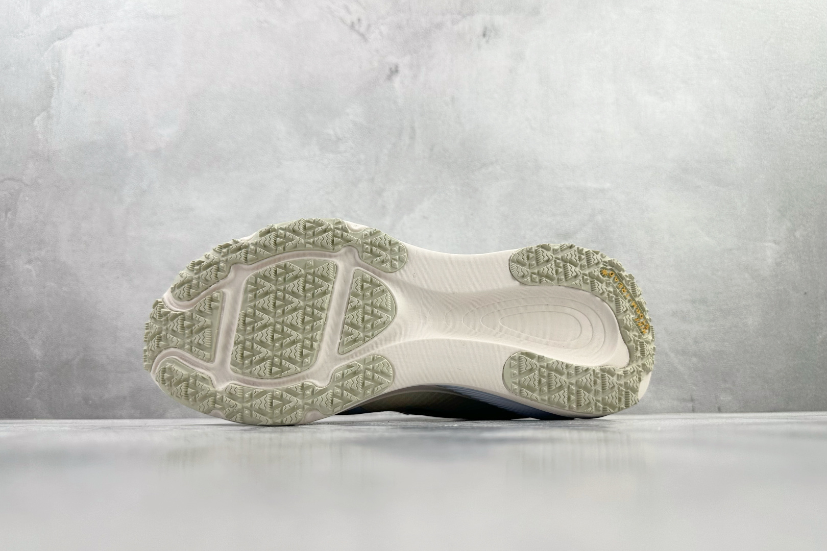 东南亚订单 Nike Vomero 18 GORE-TEX 米白 HQ7002-100-Top High Quatity Cheap Sneakers Fashion Clothing Clothes Bags handbags Shoes of all Brand wholesale With The best Quality And Beautiful Price from China Factory Chinese suppliers wholesaler seller 东南亚订单 Nike Vomero 18 GORE-TEX 米白 HQ7002-100