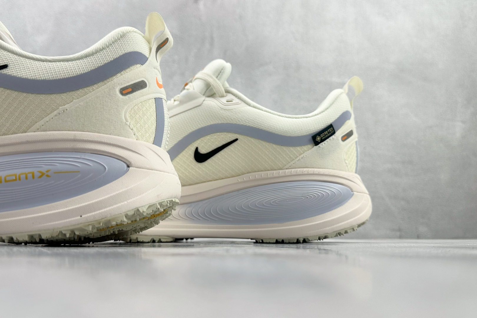 东南亚订单 Nike Vomero 18 GORE-TEX 米白 HQ7002-100-Top High Quatity Cheap Sneakers Fashion Clothing Clothes Bags handbags Shoes of all Brand wholesale With The best Quality And Beautiful Price from China Factory Chinese suppliers wholesaler seller 东南亚订单 Nike Vomero 18 GORE-TEX 米白 HQ7002-100