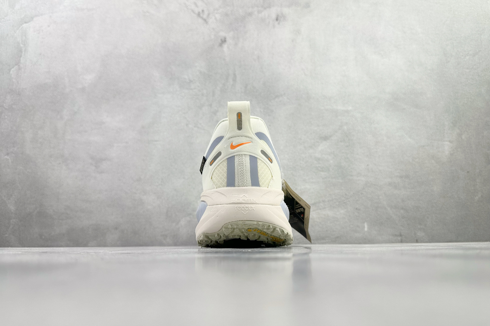 东南亚订单 Nike Vomero 18 GORE-TEX 米白 HQ7002-100-Top High Quatity Cheap Sneakers Fashion Clothing Clothes Bags handbags Shoes of all Brand wholesale With The best Quality And Beautiful Price from China Factory Chinese suppliers wholesaler seller 东南亚订单 Nike Vomero 18 GORE-TEX 米白 HQ7002-100