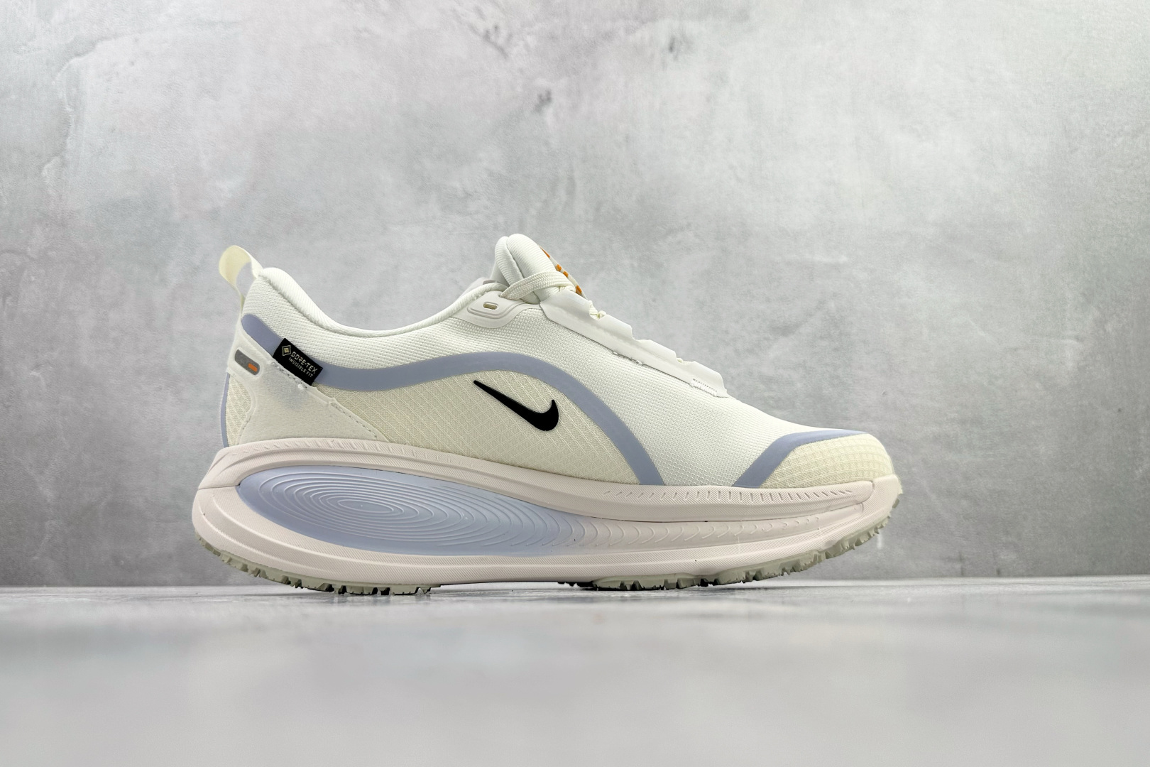 东南亚订单 Nike Vomero 18 GORE-TEX 米白 HQ7002-100-Top High Quatity Cheap Sneakers Fashion Clothing Clothes Bags handbags Shoes of all Brand wholesale With The best Quality And Beautiful Price from China Factory Chinese suppliers wholesaler seller 东南亚订单 Nike Vomero 18 GORE-TEX 米白 HQ7002-100