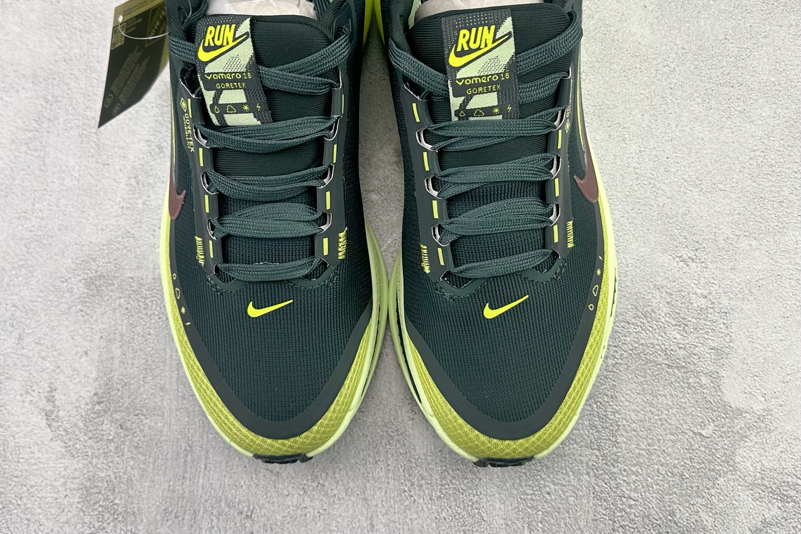 东南亚订单 Nike Vomero 18 GORE-TEX 浅绿 HQ7002-300 东南亚订单 Nike Vomero 18 GORE-TEX 浅绿 HQ7002-300
