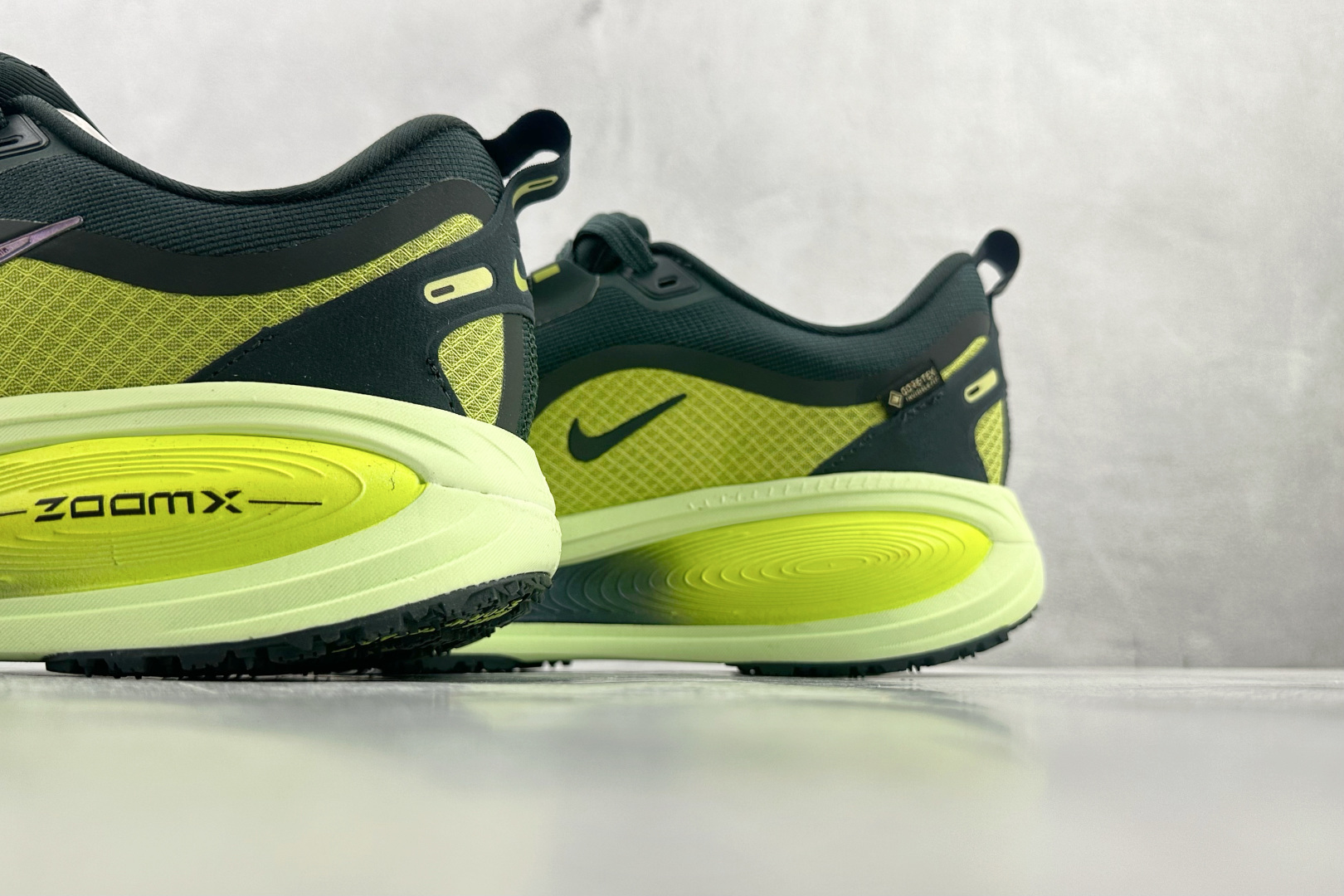 东南亚订单 Nike Vomero 18 GORE-TEX 浅绿 HQ7002-300 东南亚订单 Nike Vomero 18 GORE-TEX 浅绿 HQ7002-300