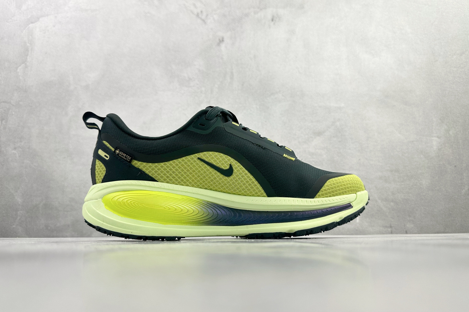 东南亚订单 Nike Vomero 18 GORE-TEX 浅绿 HQ7002-300 东南亚订单 Nike Vomero 18 GORE-TEX 浅绿 HQ7002-300