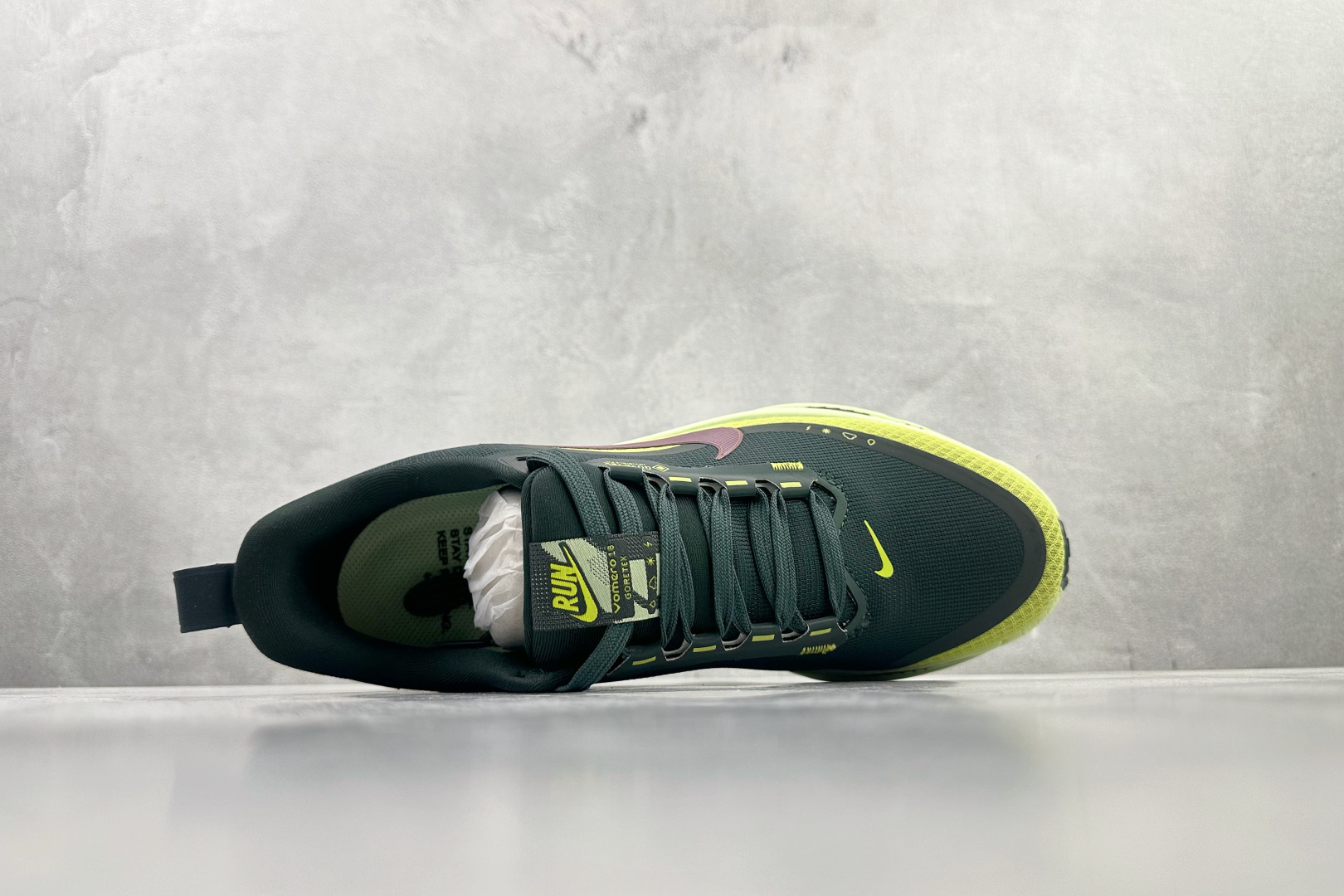 东南亚订单 Nike Vomero 18 GORE-TEX 浅绿 HQ7002-300 东南亚订单 Nike Vomero 18 GORE-TEX 浅绿 HQ7002-300