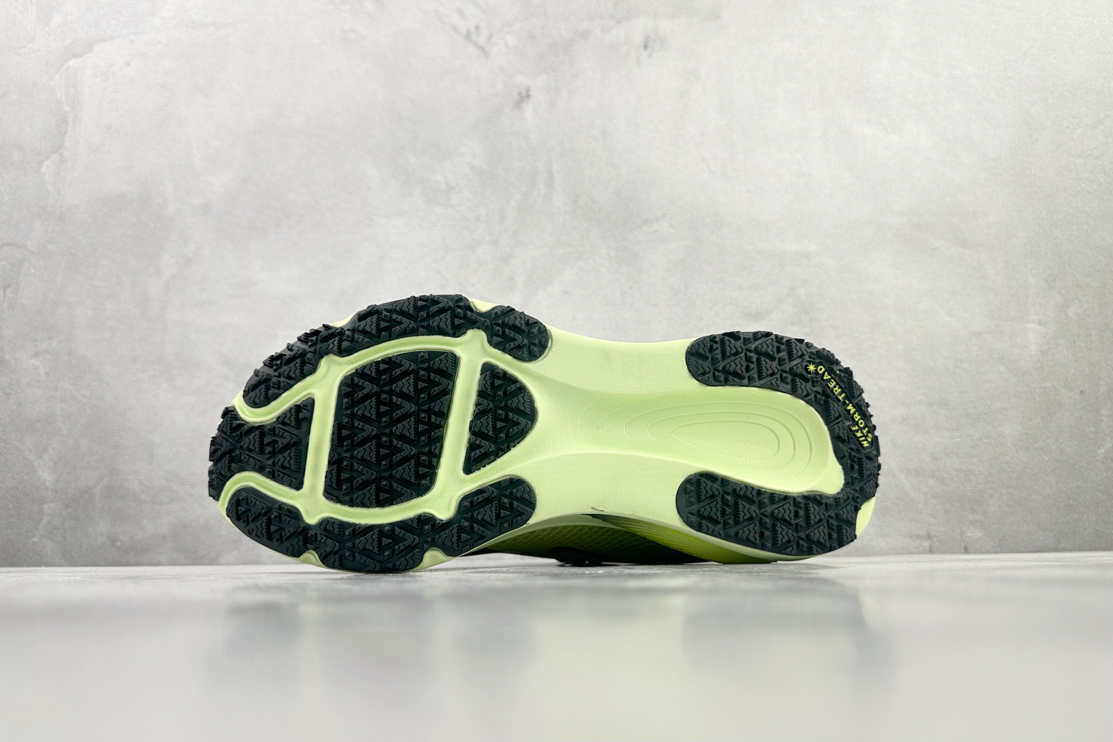东南亚订单 Nike Vomero 18 GORE-TEX 浅绿 HQ7002-300 东南亚订单 Nike Vomero 18 GORE-TEX 浅绿 HQ7002-300
