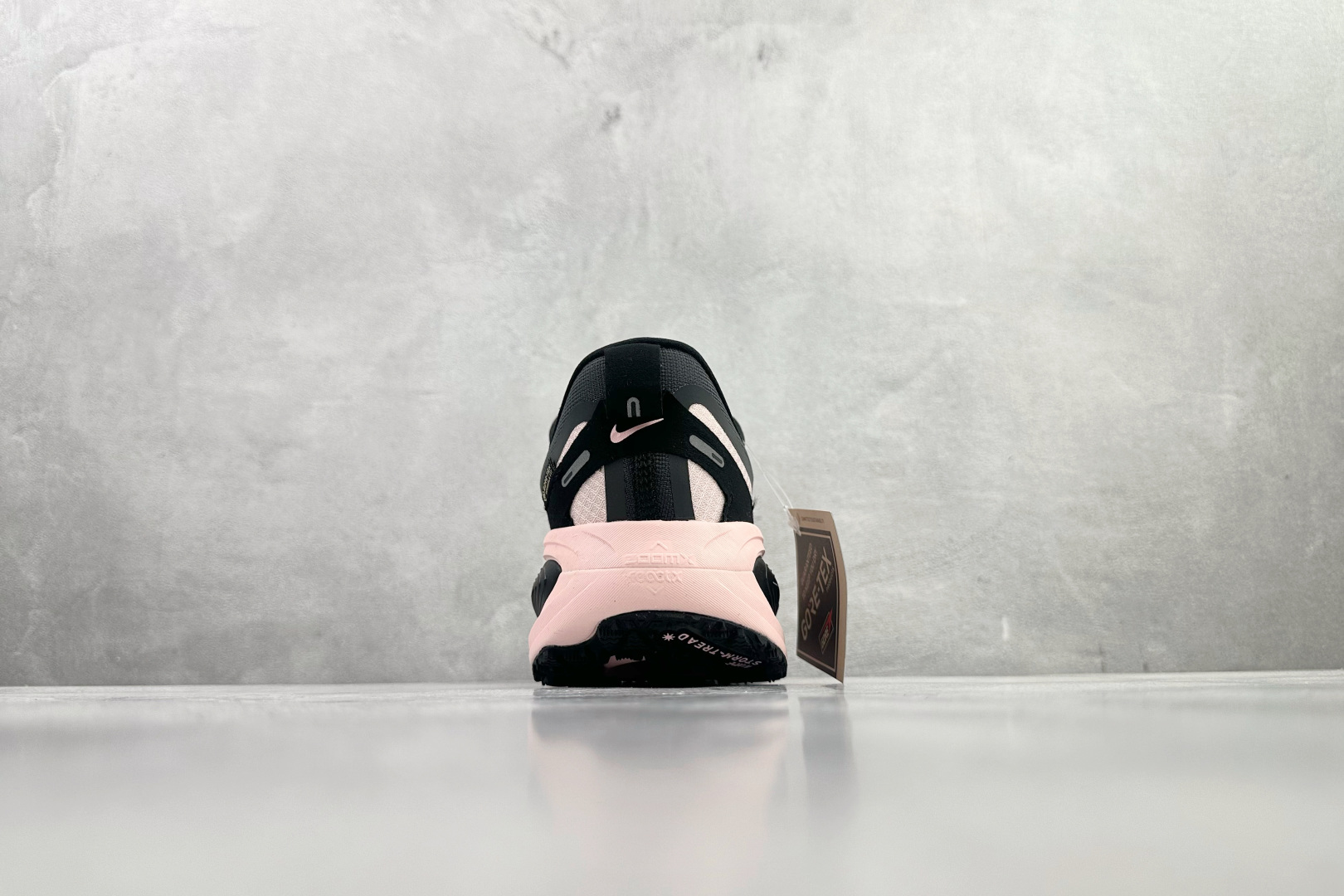 200 东南亚订单 Nike Vomero 18 GORE-TEX 黑粉 HQ7002-003
