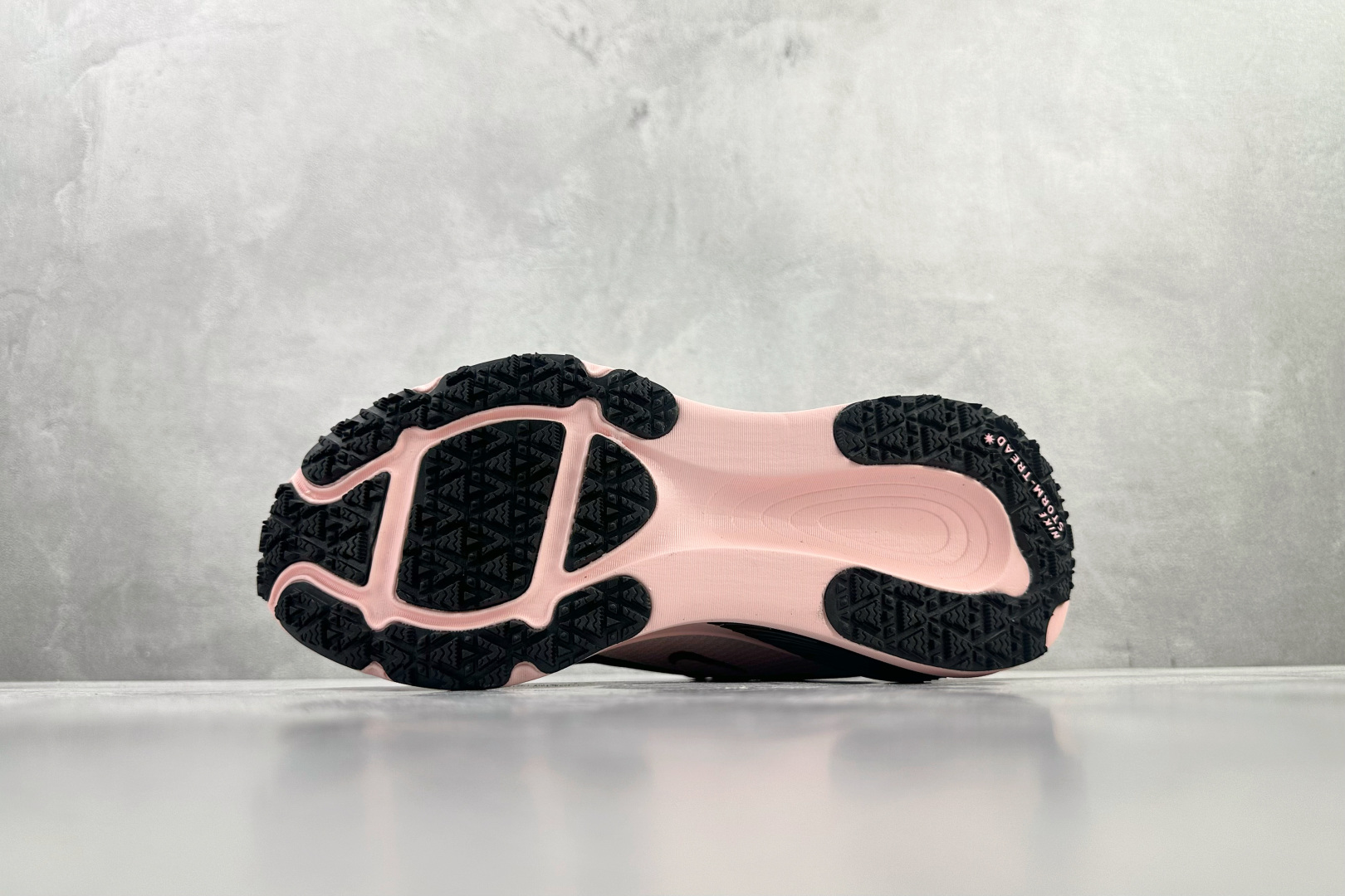 200 东南亚订单 Nike Vomero 18 GORE-TEX 黑粉 HQ7002-003