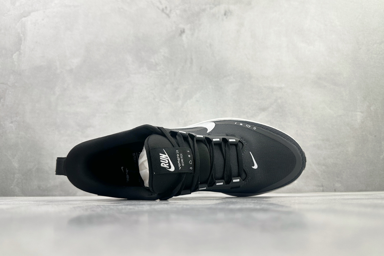 东南亚订单 Nike Vomero 18 GORE-TEX 黑白 HQ7001-002-Top High Quatity Cheap Sneakers Fashion Clothing Clothes Bags handbags Shoes of all Brand wholesale With The best Quality And Beautiful Price from China Factory Chinese suppliers wholesaler seller 东南亚订单 Nike Vomero 18 GORE-TEX 黑白 HQ7001-002