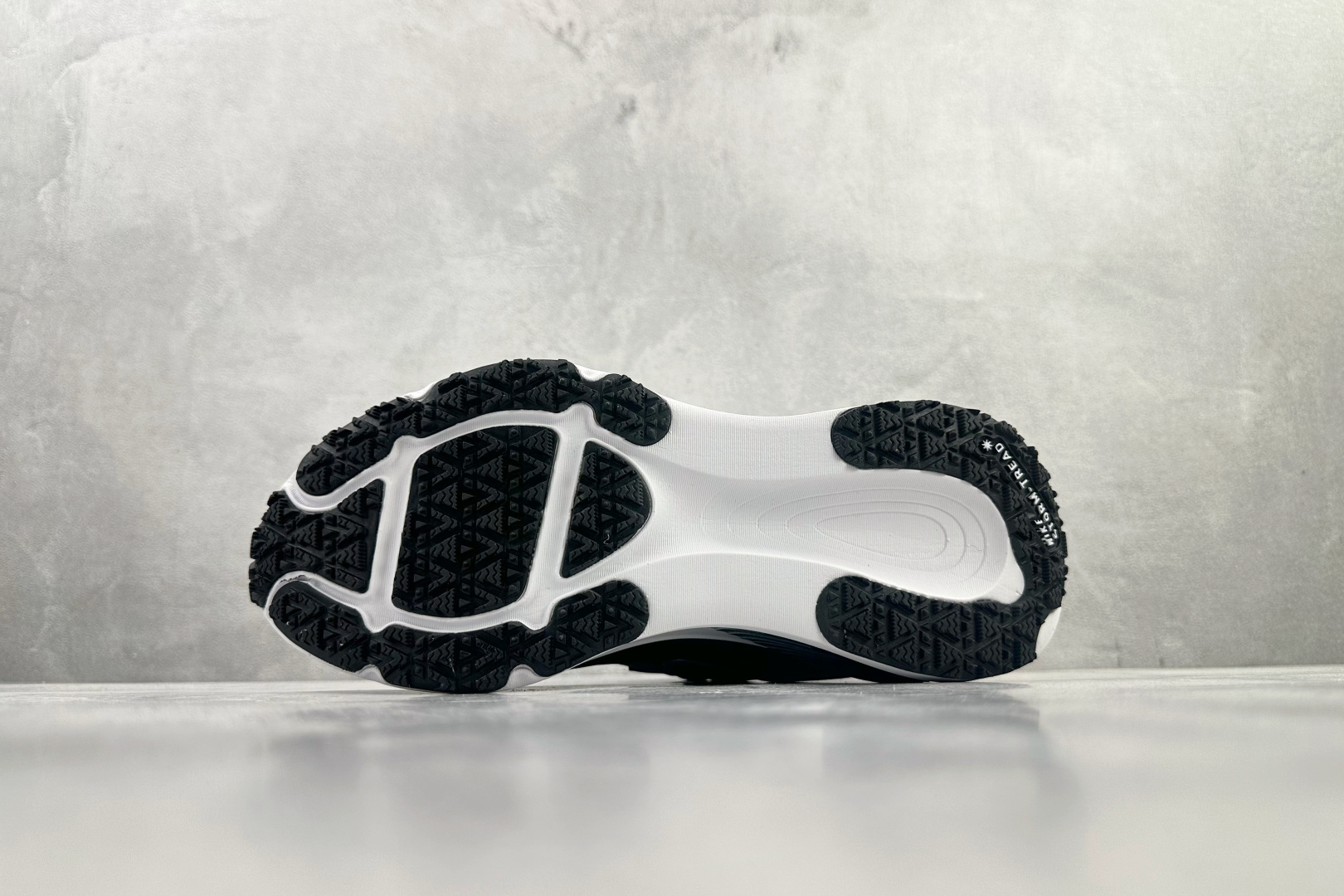 东南亚订单 Nike Vomero 18 GORE-TEX 黑白 HQ7001-002-Top High Quatity Cheap Sneakers Fashion Clothing Clothes Bags handbags Shoes of all Brand wholesale With The best Quality And Beautiful Price from China Factory Chinese suppliers wholesaler seller 东南亚订单 Nike Vomero 18 GORE-TEX 黑白 HQ7001-002