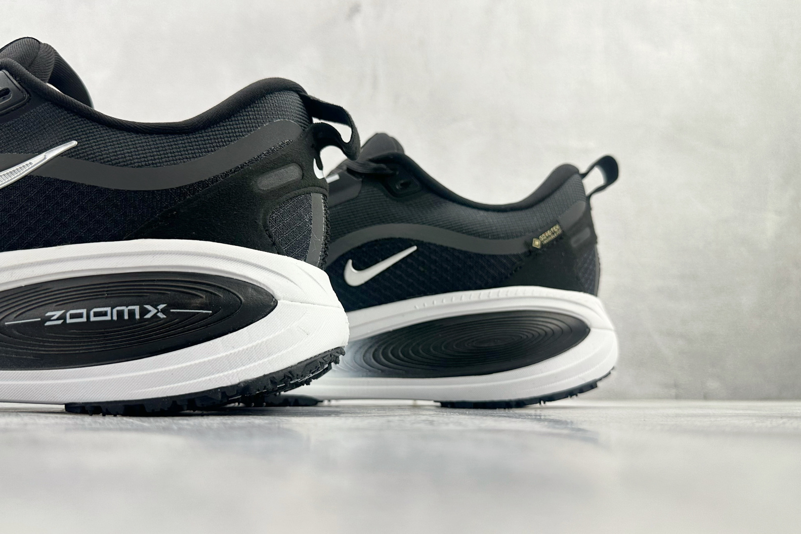 东南亚订单 Nike Vomero 18 GORE-TEX 黑白 HQ7001-002-Top High Quatity Cheap Sneakers Fashion Clothing Clothes Bags handbags Shoes of all Brand wholesale With The best Quality And Beautiful Price from China Factory Chinese suppliers wholesaler seller 东南亚订单 Nike Vomero 18 GORE-TEX 黑白 HQ7001-002