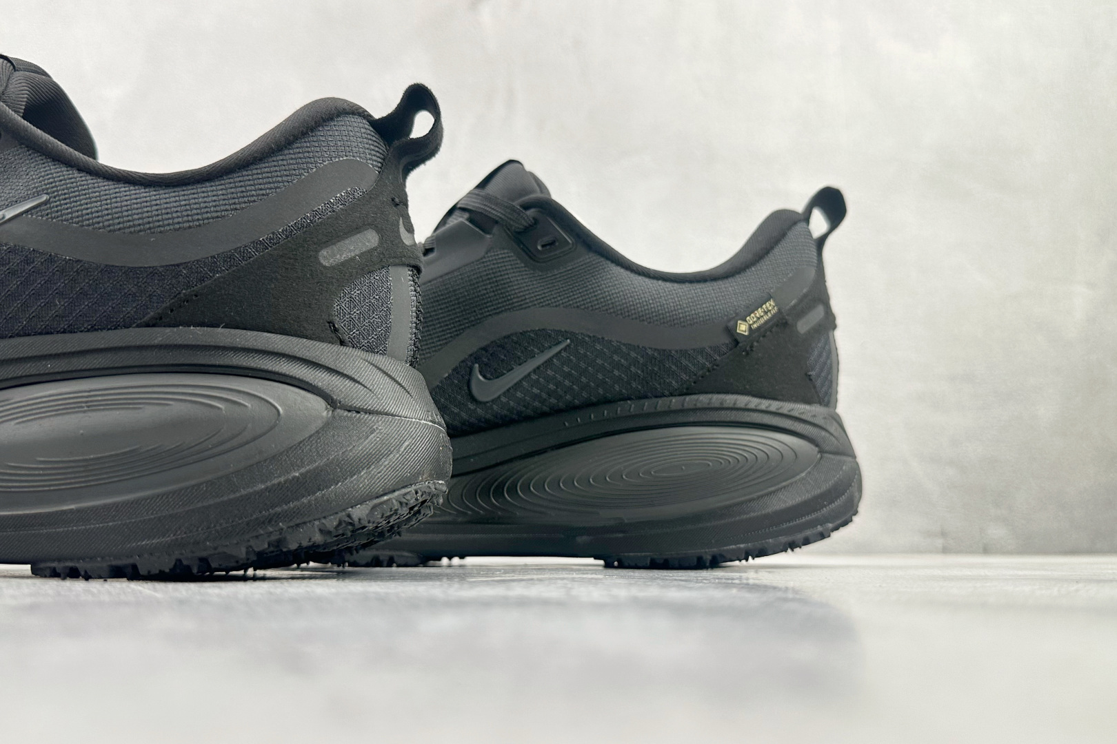 东南亚订单 Nike Vomero 18 GORE-TEX 黑色 HQ7001-001-Top High Quatity Cheap Sneakers Fashion Clothing Clothes Bags handbags Shoes of all Brand wholesale With The best Quality And Beautiful Price from China Factory Chinese suppliers wholesaler seller 东南亚订单 Nike Vomero 18 GORE-TEX 黑色 HQ7001-001