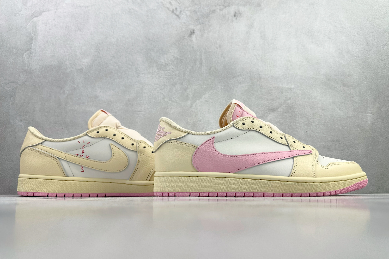 外贸专供 Travis Scott x Jordan Air Jordan 1 倒钩 柔粉色 IQ760-100-Top High Quatity Cheap Sneakers Fashion Clothing Clothes Bags handbags Shoes of all Brand wholesale With The best Quality And Beautiful Price from China Factory Chinese suppliers wholesaler seller 外贸专供 Travis Scott x Jordan Air Jordan 1 倒钩 柔粉色 IQ760-100