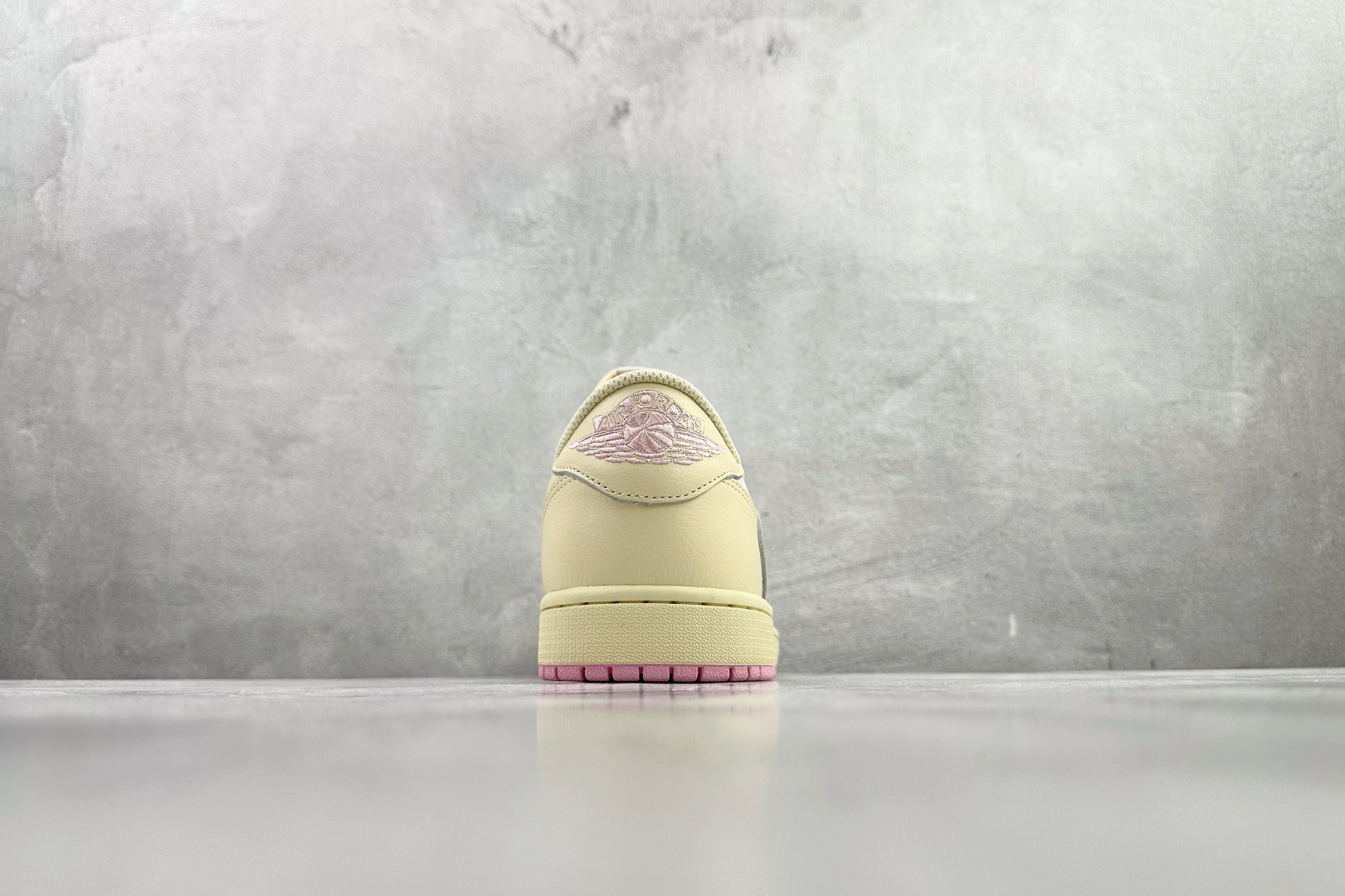 外贸专供 Travis Scott x Jordan Air Jordan 1 倒钩 柔粉色 IQ760-100-Top High Quatity Cheap Sneakers Fashion Clothing Clothes Bags handbags Shoes of all Brand wholesale With The best Quality And Beautiful Price from China Factory Chinese suppliers wholesaler seller 外贸专供 Travis Scott x Jordan Air Jordan 1 倒钩 柔粉色 IQ760-100