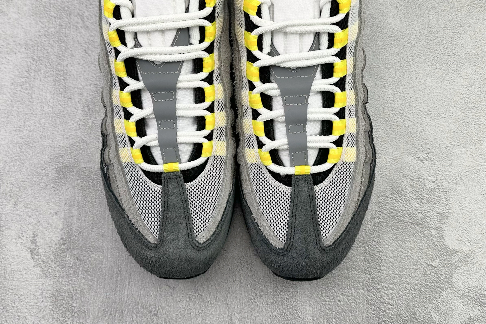 原厂特供 UNDEFEATED x Nike Air Max 95 SP 上海限定 灰黄 IB4523-002