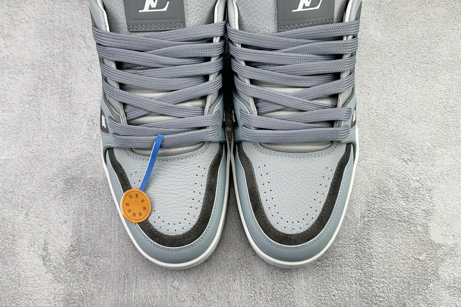 LOUIS VUITTON Trainer 灰色 1AJCYY-Top High Quatity Cheap Sneakers Fashion Clothing Clothes Bags handbags Shoes of all Brand wholesale With The best Quality And Beautiful Price from China Factory Chinese suppliers wholesaler seller LOUIS VUITTON Trainer 灰色 1AJCYY
