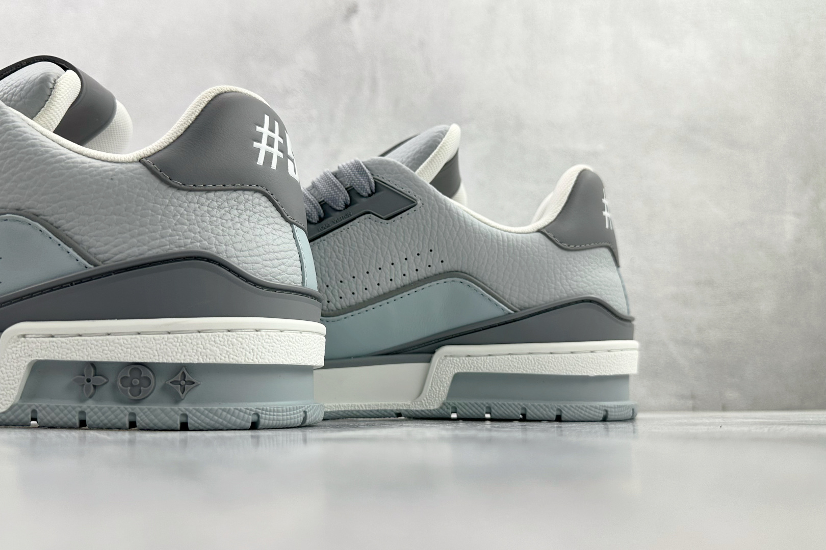 LOUIS VUITTON Trainer 灰色 1AJCYY-Top High Quatity Cheap Sneakers Fashion Clothing Clothes Bags handbags Shoes of all Brand wholesale With The best Quality And Beautiful Price from China Factory Chinese suppliers wholesaler seller LOUIS VUITTON Trainer 灰色 1AJCYY