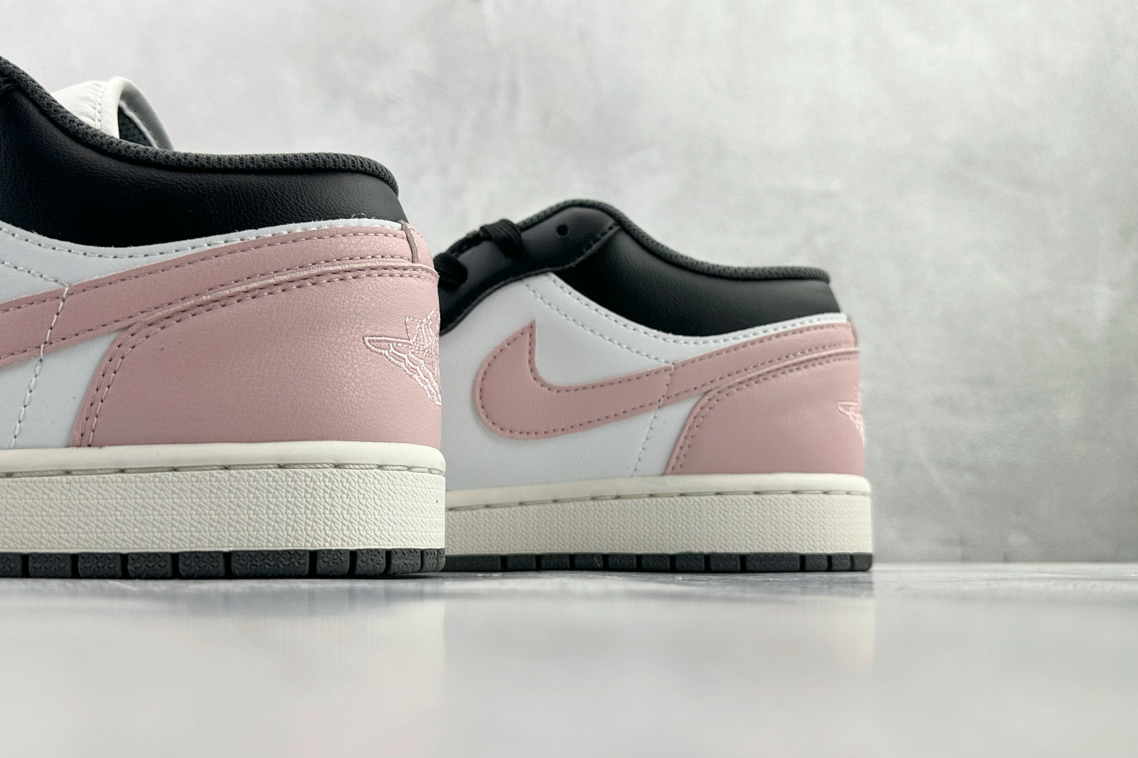 Jordan Air Jordan 1 Low 暴力粉 553560-044