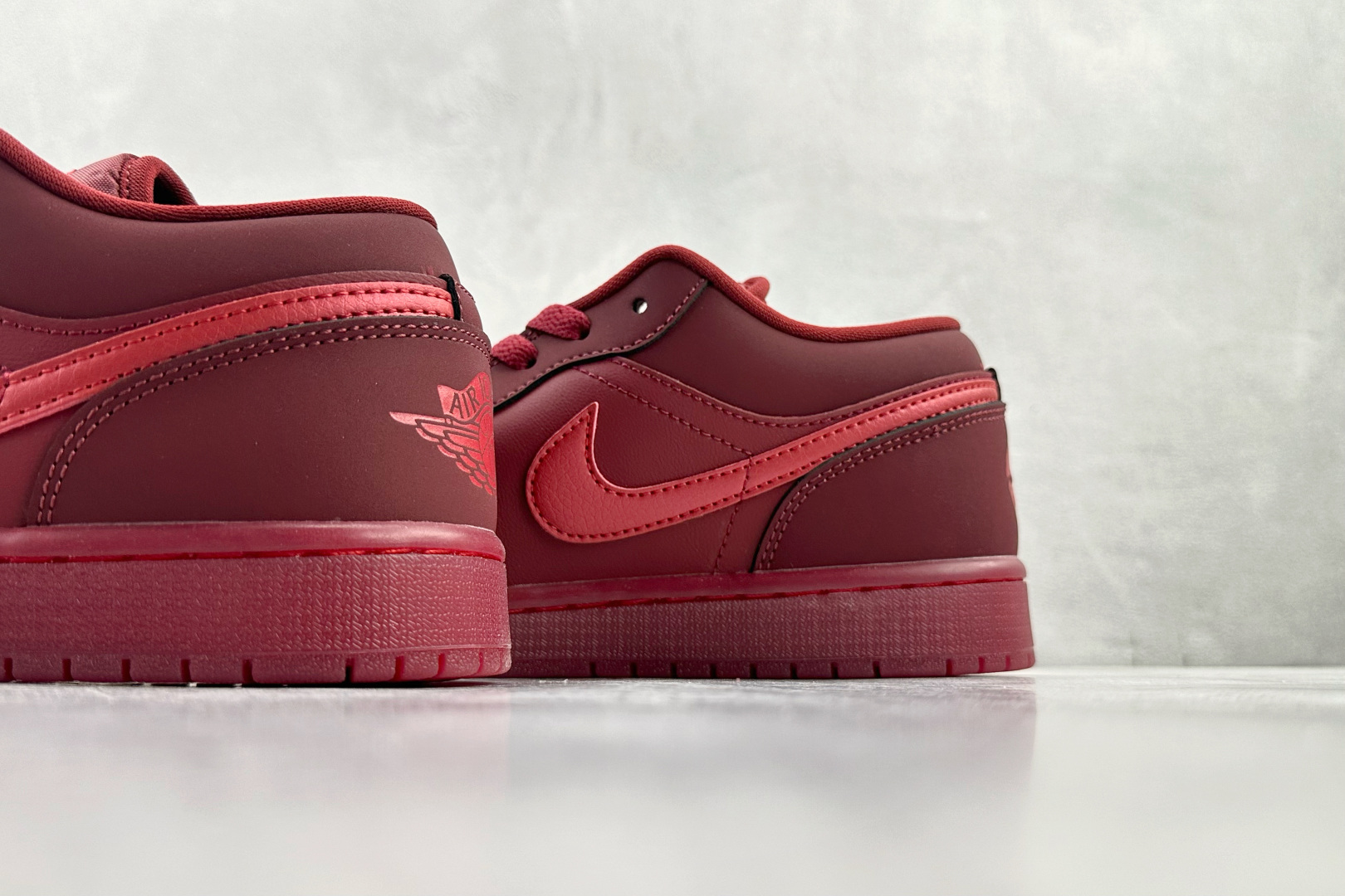 综合版 Jordan Air Jordan 1 口红印花 红色 IB7012-600-Top High Quatity Cheap Sneakers Fashion Clothing Clothes Bags handbags Shoes of all Brand wholesale With The best Quality And Beautiful Price from China Factory Chinese suppliers wholesaler seller 综合版 Jordan Air Jordan 1 口红印花 红色 IB7012-600