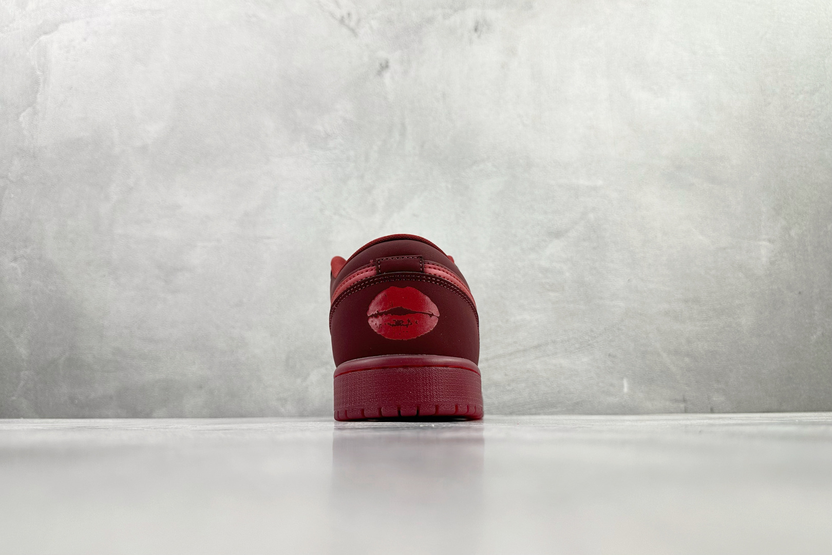 综合版 Jordan Air Jordan 1 口红印花 红色 IB7012-600-Top High Quatity Cheap Sneakers Fashion Clothing Clothes Bags handbags Shoes of all Brand wholesale With The best Quality And Beautiful Price from China Factory Chinese suppliers wholesaler seller 综合版 Jordan Air Jordan 1 口红印花 红色 IB7012-600