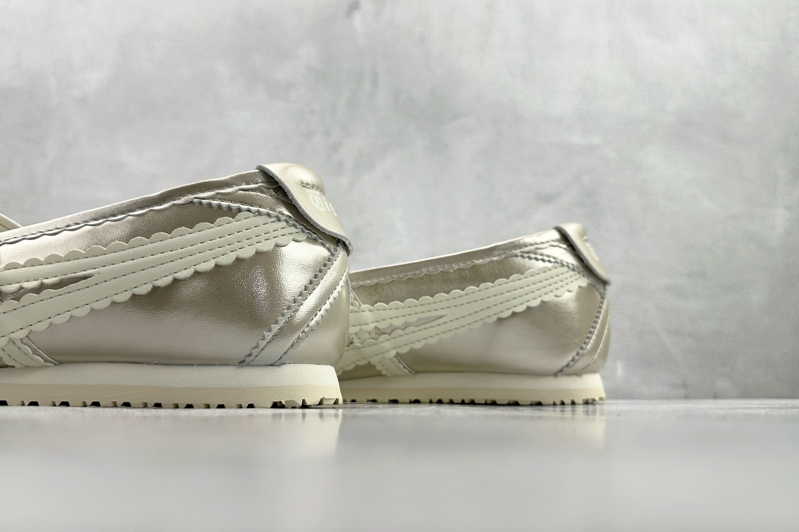 160 Onitsuka Tiger鬼塚虎 MEXICO 66 TGRS 金色 1182A708-250-Chinese UA Cheap High Quatity Brand Clothes Bags handbags Sneakers wholesale wholesaler seller from China Factory suppliers Fashion Clothing Shoes best Quality Beautiful Price 160 Onitsuka Tiger鬼塚虎 MEXICO 66 TGRS 金色 1182A708-250