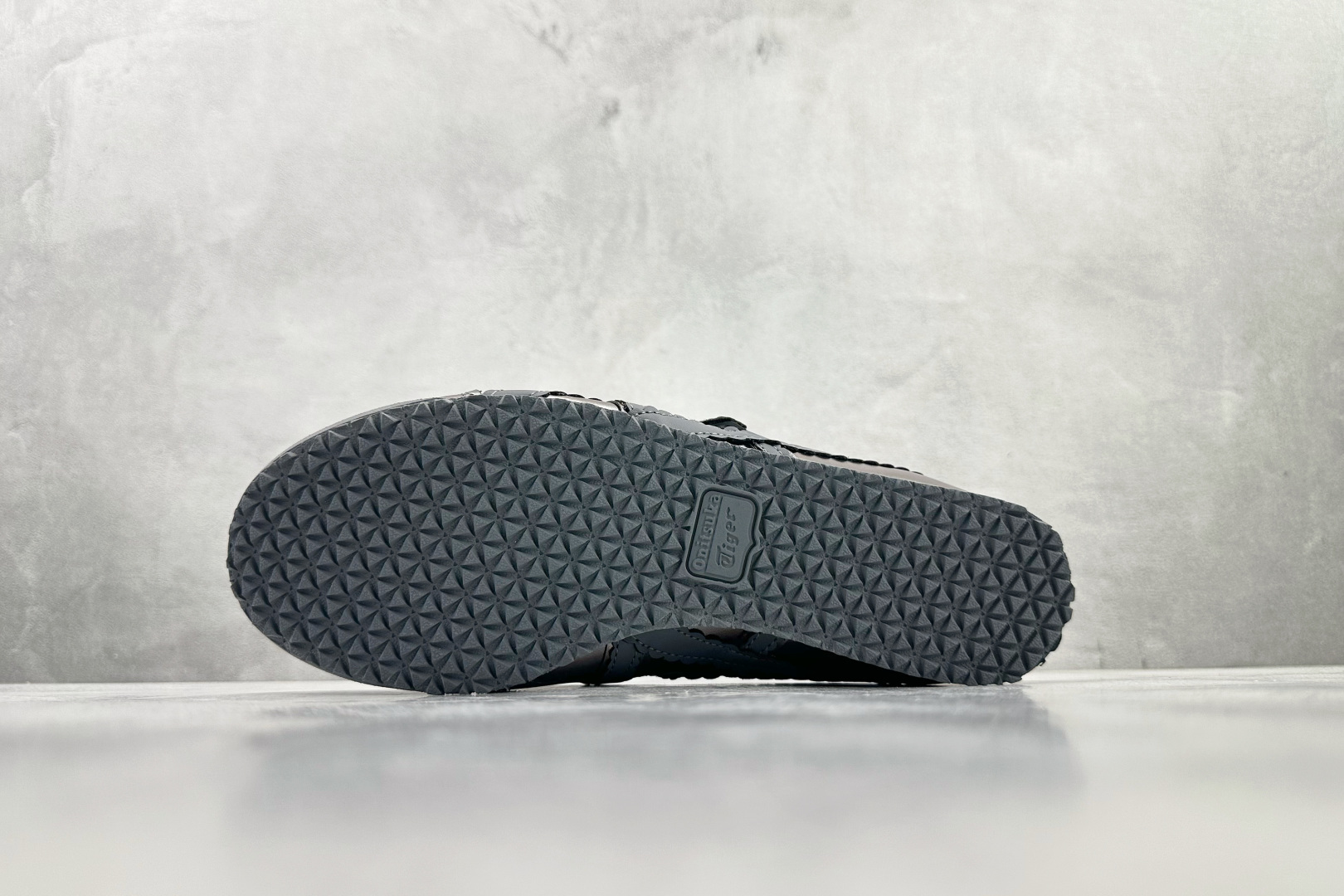 160 Onitsuka Tiger鬼塚虎 MEXICO 66 TGRS 黑色 1182A708-020-Chinese UA Cheap High Quatity Brand Clothes Bags handbags Sneakers wholesale wholesaler seller from China Factory suppliers Fashion Clothing Shoes best Quality Beautiful Price 160 Onitsuka Tiger鬼塚虎 MEXICO 66 TGRS 黑色 1182A708-020