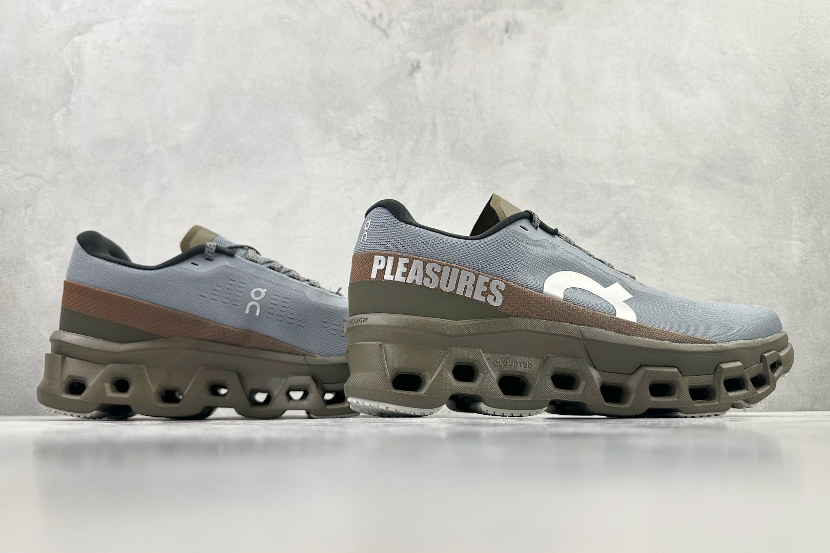 260 PLEASURES x The Loop x On Cloudmonster 2 灰色 3WF1039-Chinese UA Cheap High Quatity Brand Clothes Bags handbags Sneakers wholesale wholesaler seller from China Factory suppliers Fashion Clothing Shoes best Quality Beautiful Price 260 PLEASURES x The Loop x On Cloudmonster 2 灰色 3WF1039