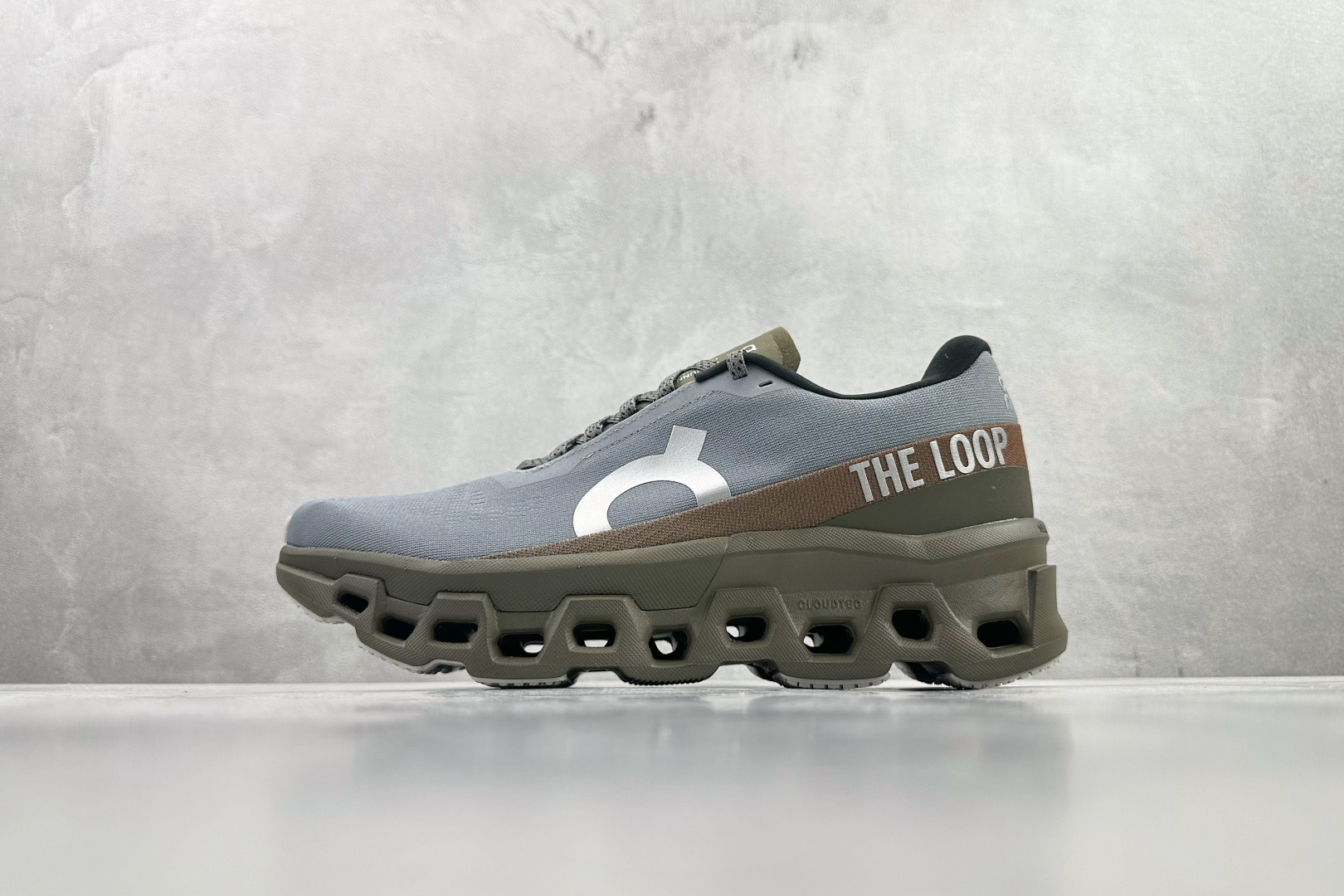 260 PLEASURES x The Loop x On Cloudmonster 2 灰色 3WF1039-Chinese UA Cheap High Quatity Brand Clothes Bags handbags Sneakers wholesale wholesaler seller from China Factory suppliers Fashion Clothing Shoes best Quality Beautiful Price 260 PLEASURES x The Loop x On Cloudmonster 2 灰色 3WF1039