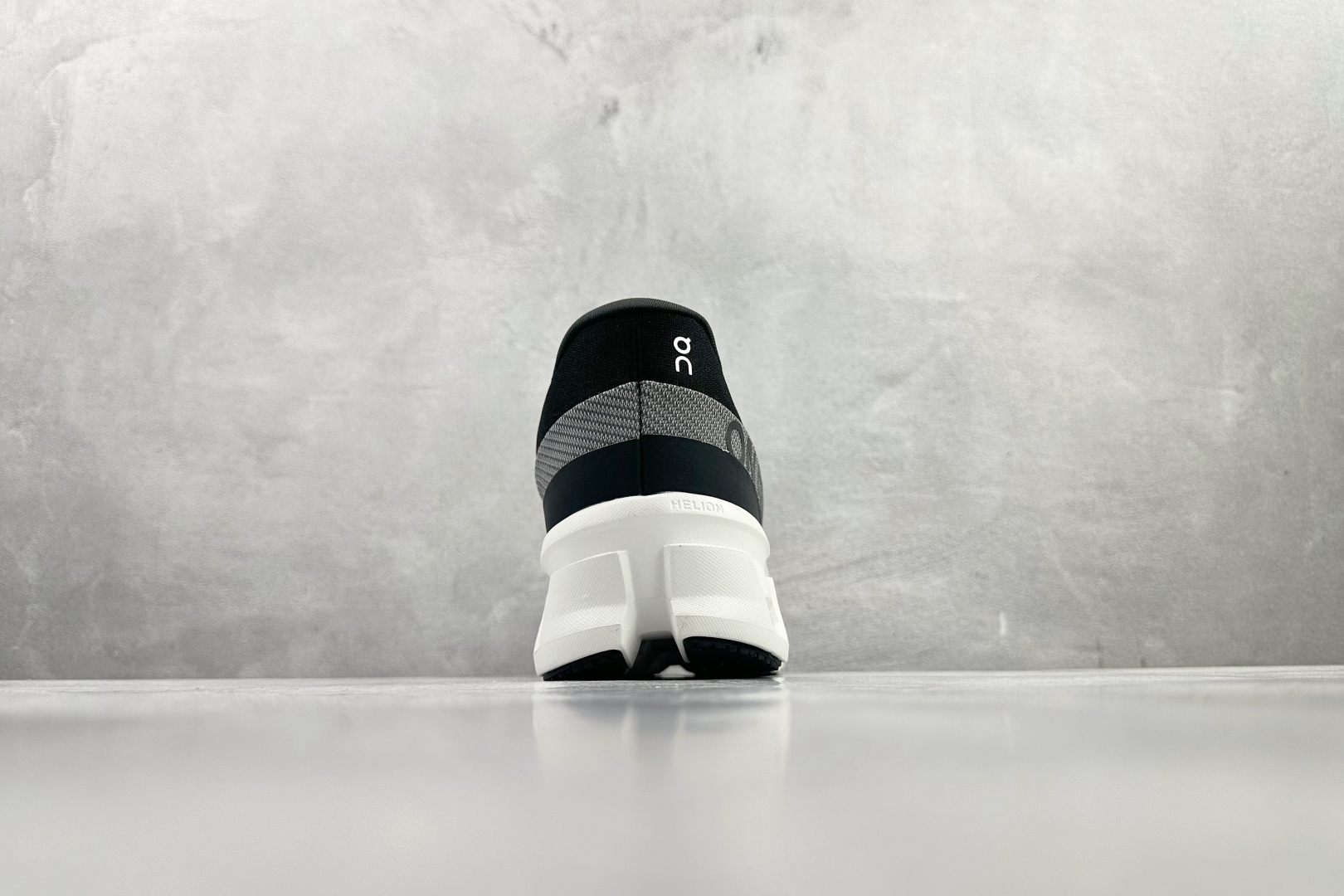 On Cloudmonster 2 黑白 3WE1011-Top High Quatity Cheap Sneakers Fashion Clothing Clothes Bags handbags Shoes of all Brand wholesale With The best Quality And Beautiful Price from China Factory Chinese suppliers wholesaler seller On Cloudmonster 2 黑白 3WE1011